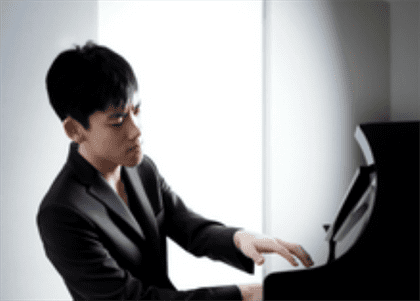 Pianist Hoachen Zhang